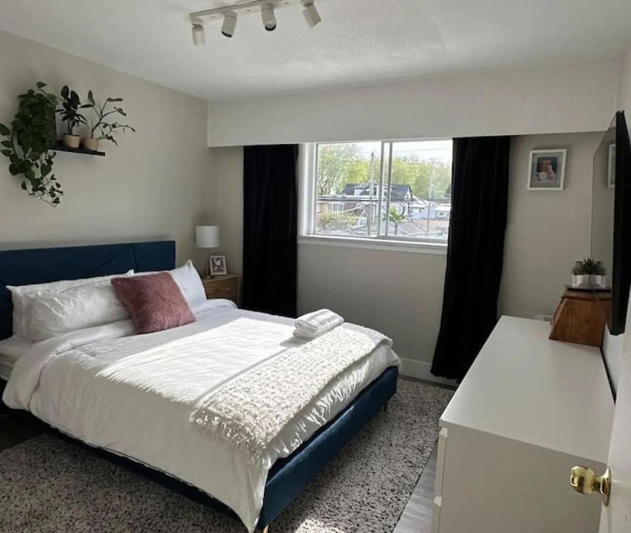 Charming Corner Villa Vancouver