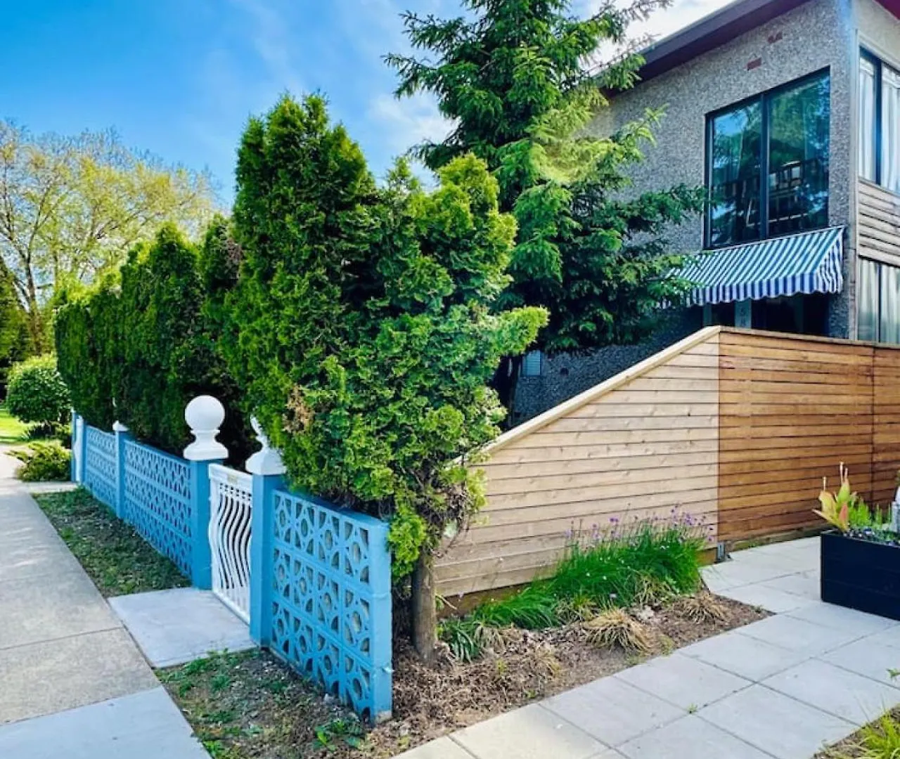 Charming Corner Villa Vancouver