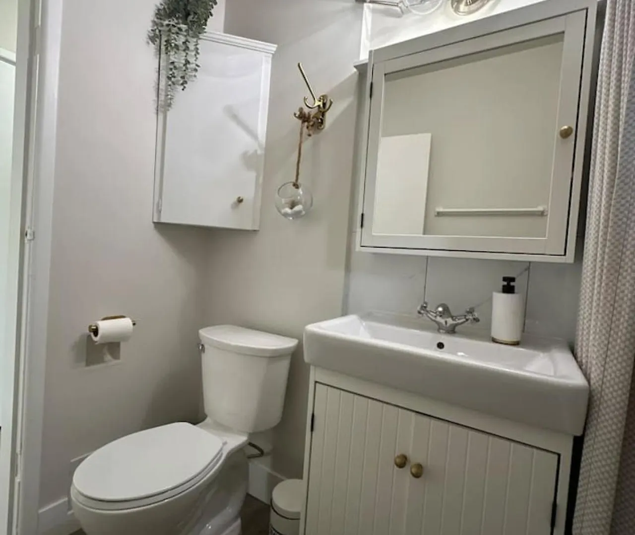 Charming Corner Villa Vancouver